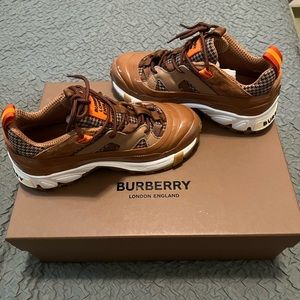 Preowned Burberry Arthur Sneakers 36/6